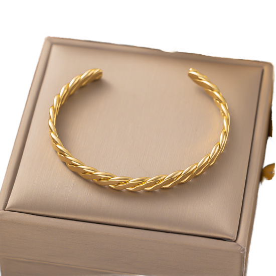 Wholesale Custom 18k Gold Plated Female Stainless Steel Bracelets Simple Cuban Chain Twisted Thick C Shape Heart Weddings Wholesale Custom 18k Gold Plated Female Stainless Steel Bracelets Simple Cuban Chain Twisted Thick C Shape Heart Weddings