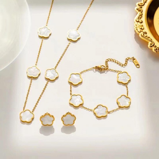 Lucky Clover Stainless Steel Earrings Bracelet Necklace Titanium Steel Women's Jewelry Set Wholesale Lucky Clover Stainless Steel Earrings Bracelet Necklace Titanium Steel Women's Jewelry Set Wholesale
